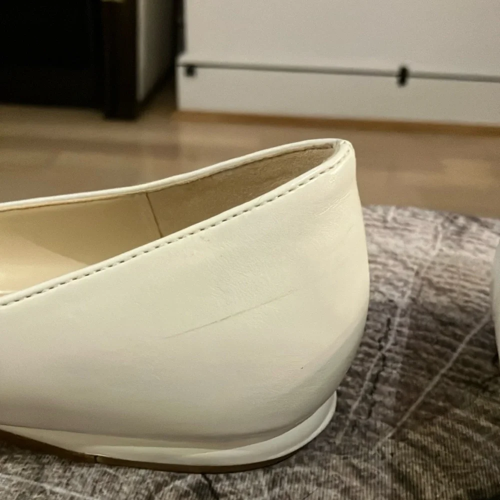 EUC Nine West White Ballet Flats with Pointed Toe - Picture 9 of 9